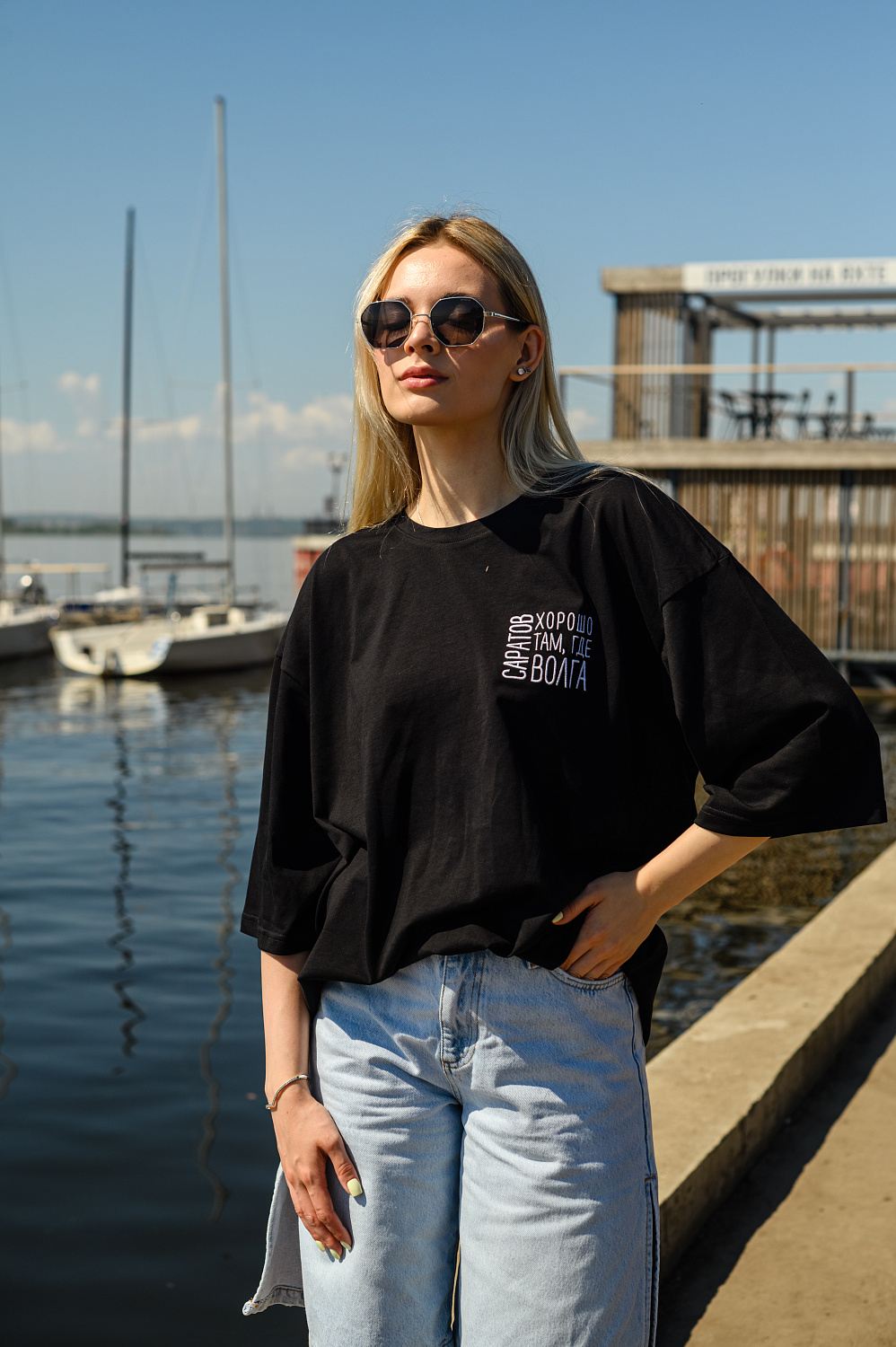 Футболка черная с вышивкой